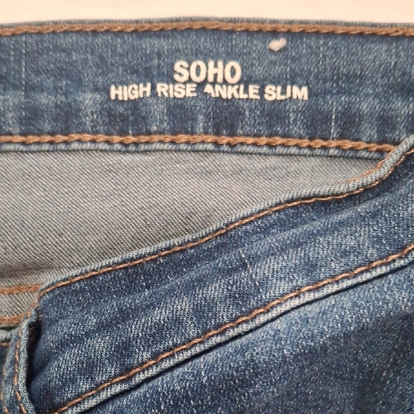 Nicole Miller Women's Blue Skinny Jeans with Distressed Details Size 8p - Picture 6 of 14